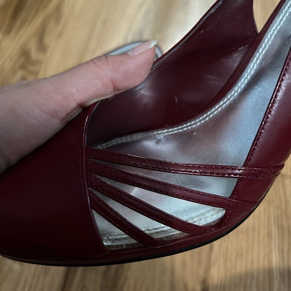 WHITE HOUSE BLACK MARKET - Picture 3 of 6